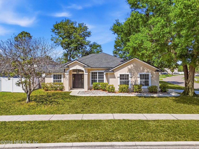 Welcome to this move-in ready home featuring fresh interior - Beach Home for sale in Jacksonville, Florida on Beachhouse.com