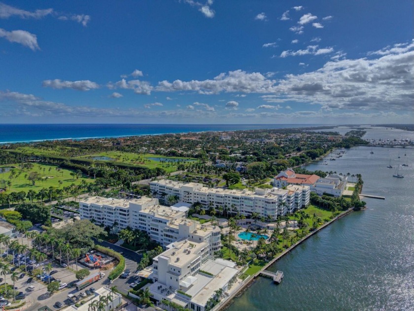 Fabulous move in ready Pied-a-terre condo with tree top lush - Beach Condo for sale in Palm Beach, Florida on Beachhouse.com