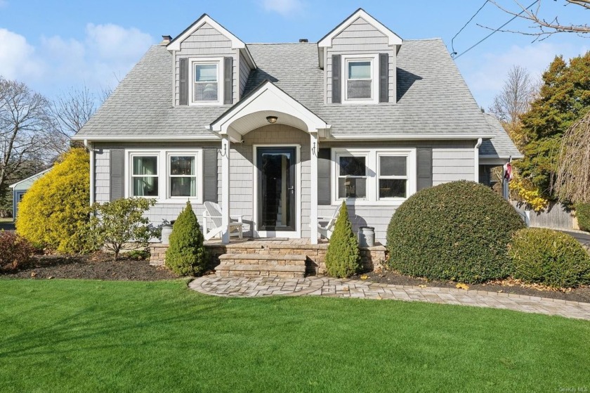 Beautiful and spacious 4 bedroom, 3 full bath cape located on - Beach Home for sale in Jamesport, New York on Beachhouse.com