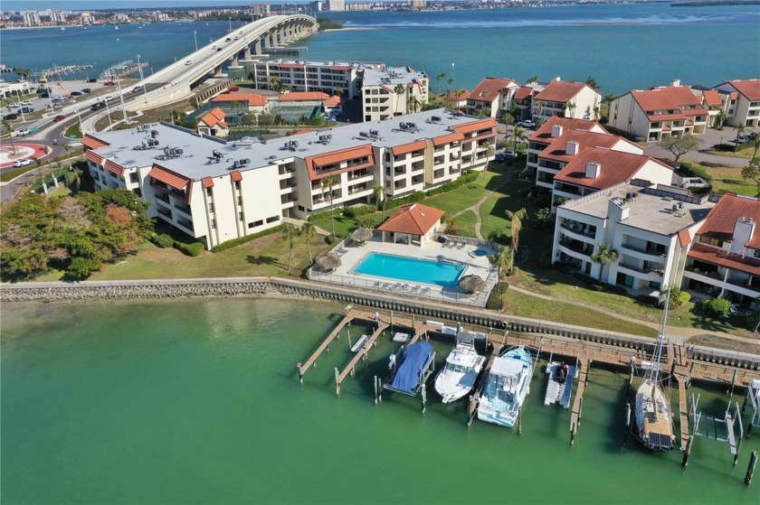 Welcome to Island life in true style. Unique to this unit is a - Beach Condo for sale in St. Petersburg, Florida on Beachhouse.com