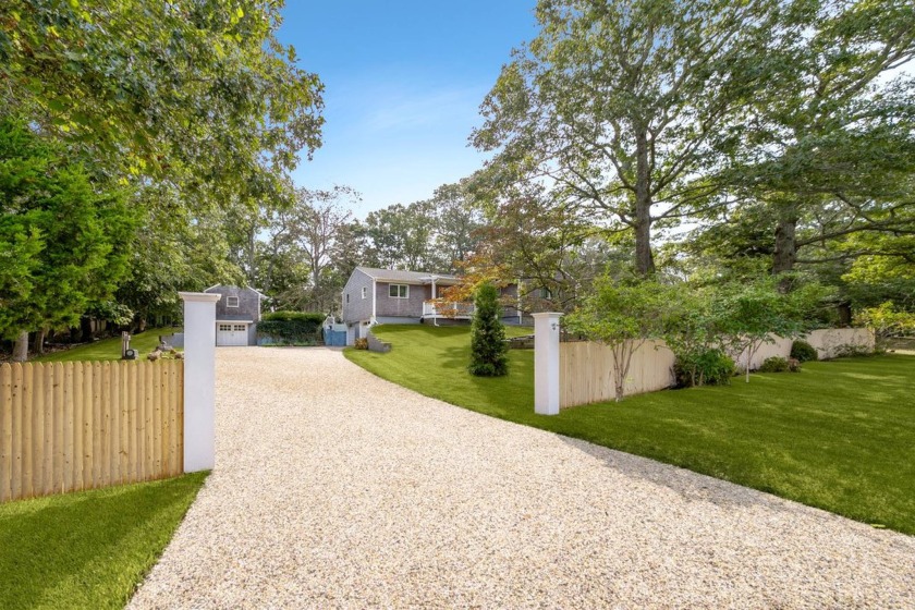 Built just 4 years ago in the enviable Barnes Landing Homeowners - Beach Home for sale in East Hampton, New York on Beachhouse.com