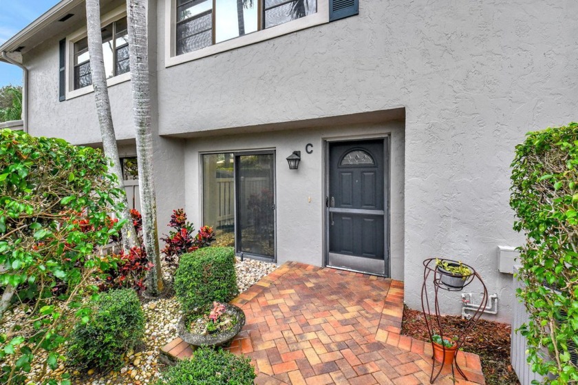 Welcome to this spacious and elegant 2-bedroom, 2.5-bathroom - Beach Townhome/Townhouse for sale in Boynton Beach, Florida on Beachhouse.com