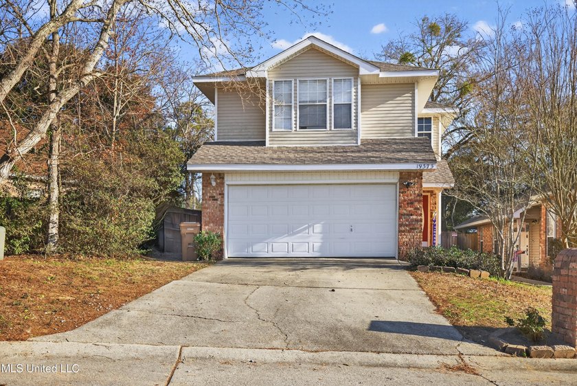 This move-in-ready property features a brand-new roof and a - Beach Home for sale in Gulfport, Mississippi on Beachhouse.com