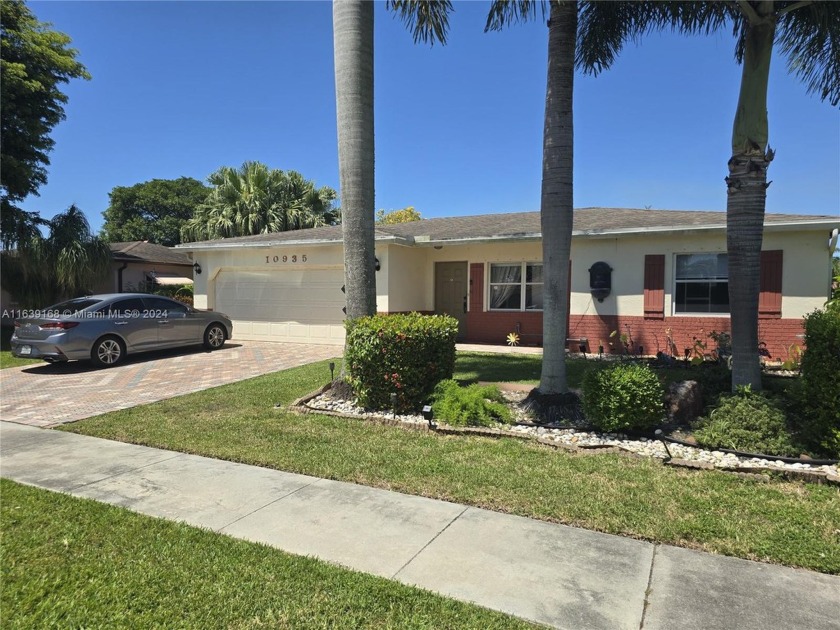 Beautiful Pool house with the best water view in the entire - Beach Home for sale in Boca Raton, Florida on Beachhouse.com