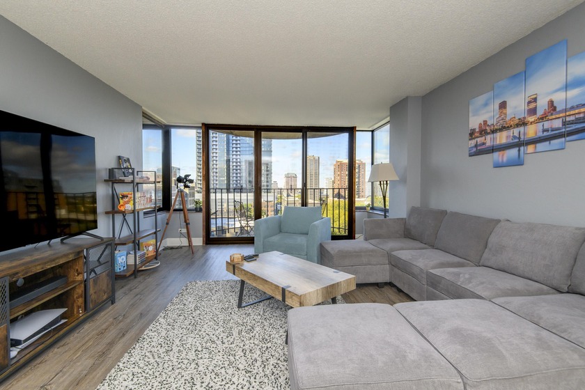 Highly sought after 2 bed, 2 bath unit at the prestigious - Beach Condo for sale in Milwaukee, Wisconsin on Beachhouse.com