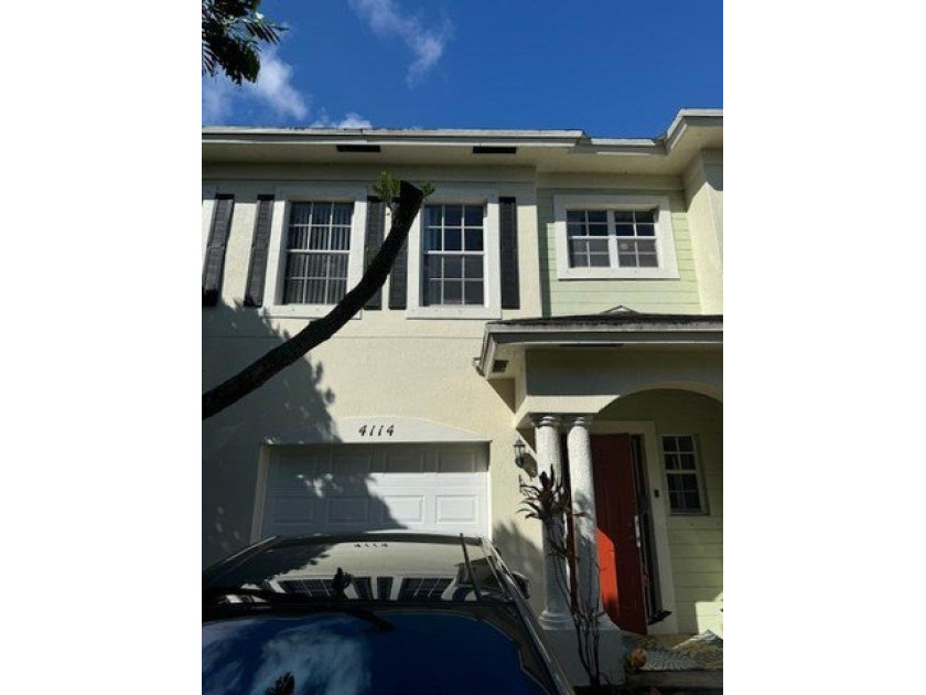 GREAT LOCATION,  CLOSED TO THE PALM BEACH ESTATE COLLEGE AND - Beach Townhome/Townhouse for sale in Lake Worth Beach, Florida on Beachhouse.com