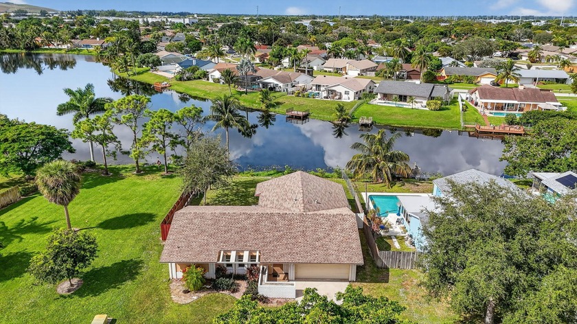 Perfect location. Updated single family residence with wide lake - Beach Home for sale in Deerfield Beach, Florida on Beachhouse.com
