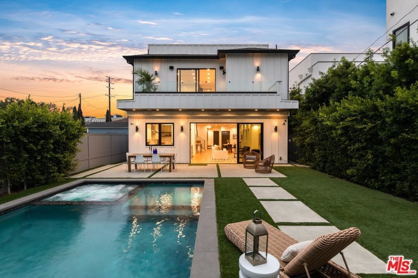 Experience Venice living at its finest in this stunning - Beach Home for sale in Venice, California on Beachhouse.com