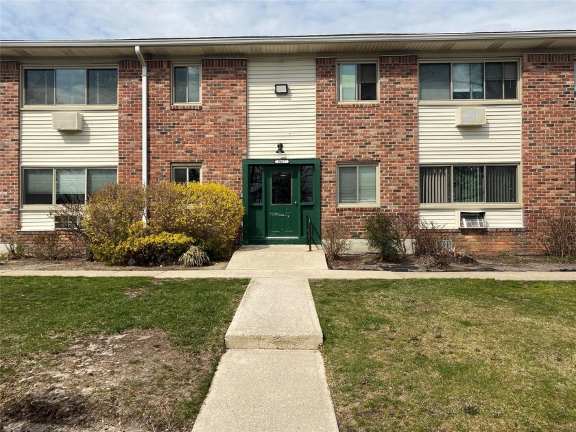 You've found your HOME!  This 2nd floor Garden view apartment is - Beach Home for sale in Islip, New York on Beachhouse.com