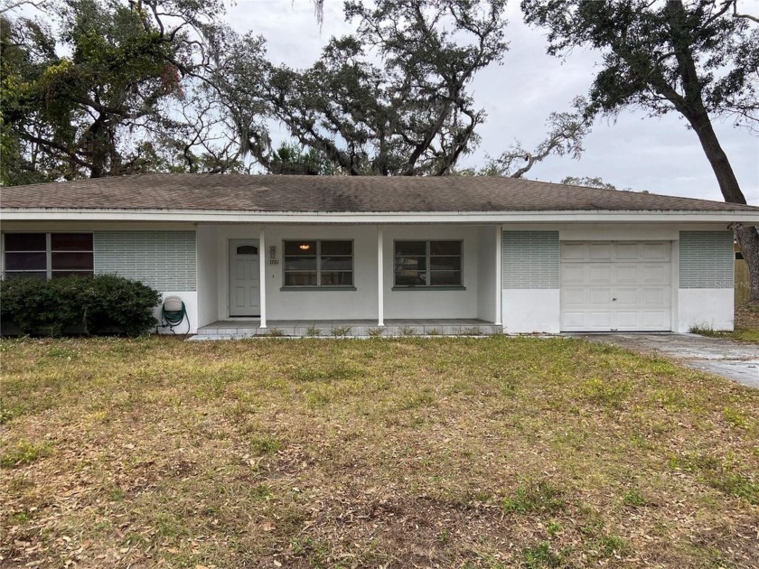 Excellent opportunity to own this fixer-upper in a fantastic - Beach Home for sale in Largo, Florida on Beachhouse.com