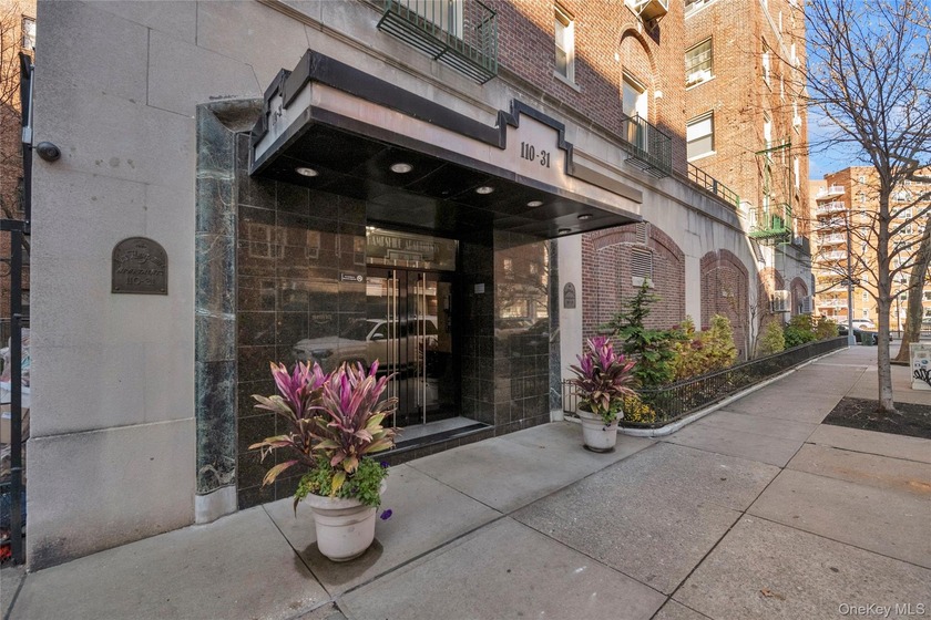 Welcome to this nicely renovated 2 Bedroom, 1 Bathroom co-op in - Beach Home for sale in Forest Hills, New York on Beachhouse.com