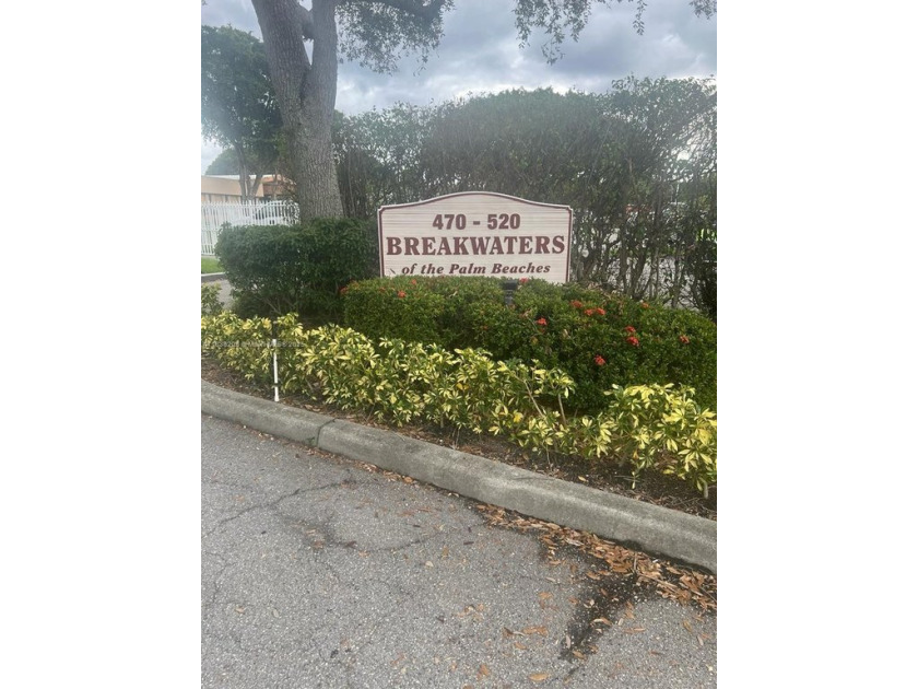 2 Bedroom, 2 Bathroom, 960 sq. Central A/C. Living vinyl - Beach Condo for sale in West Palm Beach, Florida on Beachhouse.com