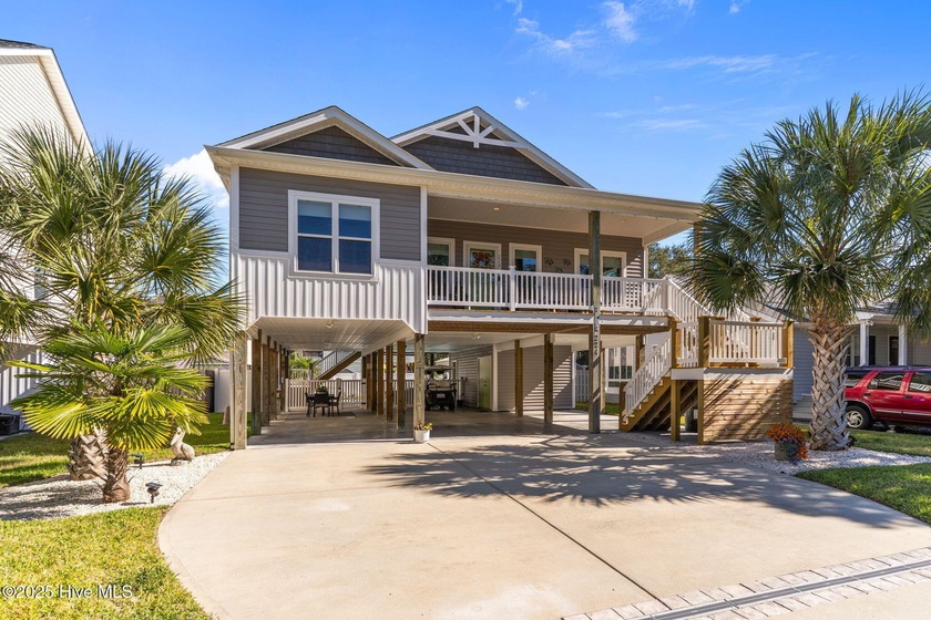 ABSOLUTELY GORGEOUS OAK ISLAND HOME WITH POOL! Beautifully - Beach Home for sale in Oak Island, North Carolina on Beachhouse.com