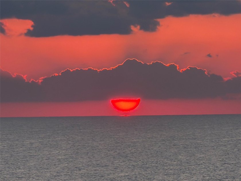 SUN-RISE SUN-SET. BEST VIEWS OF JENSEN BEACH. Very rare - Beach Condo for sale in Jensen Beach, Florida on Beachhouse.com