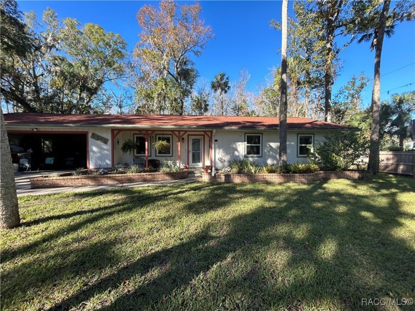 Located in a small, tranquil community in Homosassa, this - Beach Home for sale in Homosassa, Florida on Beachhouse.com