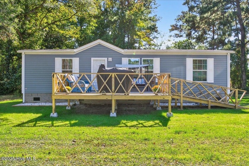 This 2 year old home close to the ICW, Sunset Beach Island and - Beach Home for sale in Ocean Isle Beach, North Carolina on Beachhouse.com