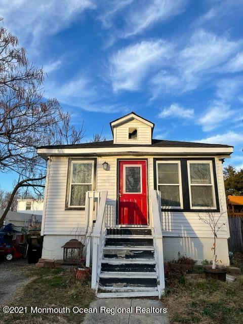 Looking for a good investment this New Year?! Just ONE block - Beach Home for sale in North Middletown, New Jersey on Beachhouse.com