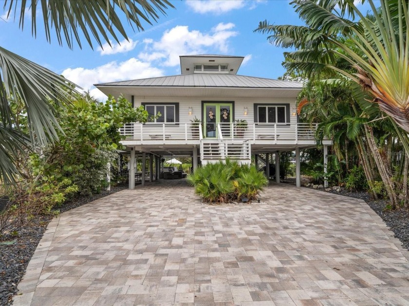 Under contract-accepting backup offers. Welcome to 304 Hillpoint - Beach Home for sale in Palm Harbor, Florida on Beachhouse.com