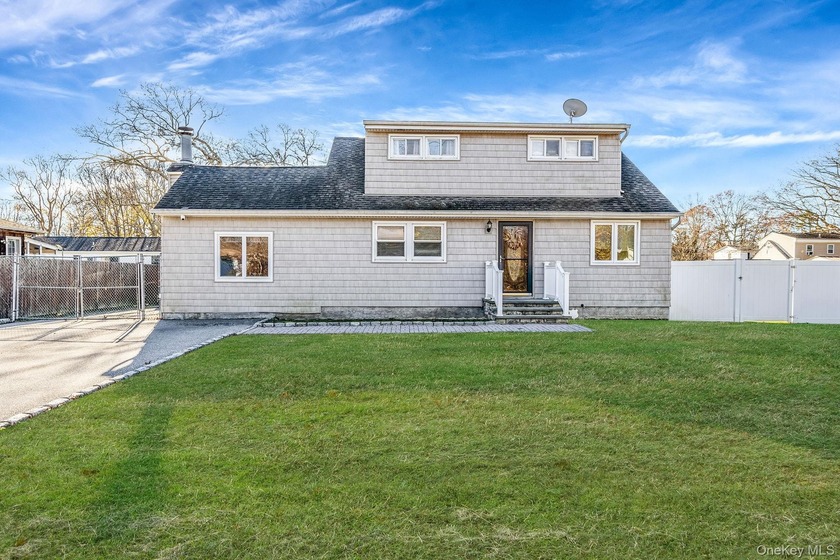 Welcome to 32 Rockledge Drive - a home that instantly feels like - Beach Home for sale in Shirley, New York on Beachhouse.com