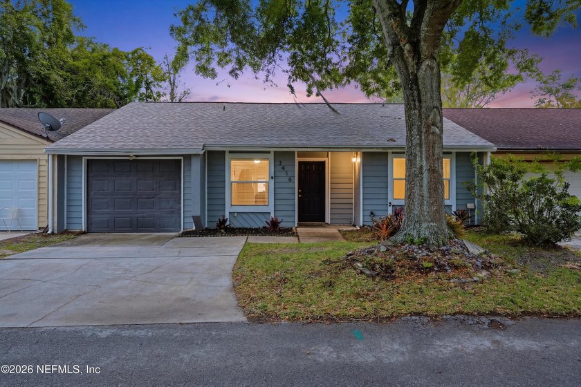 This beautifully maintained single-story townhouse offers - Beach Townhome/Townhouse for sale in Jacksonville, Florida on Beachhouse.com