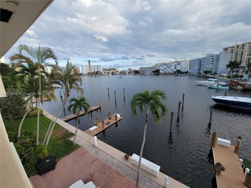 PRICELESS VIEW OF GOLDEN ISLES LAKE. MUST SEE THIS HIDDEN GEM - Beach Apartment for sale in Hallandale Beach, Florida on Beachhouse.com