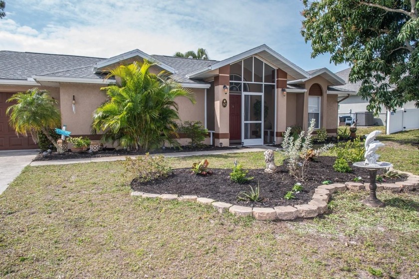 Don't miss out on this lovely 3 bedroom, 2 bath, 2 car garage - Beach Home for sale in Rotonda West, Florida on Beachhouse.com