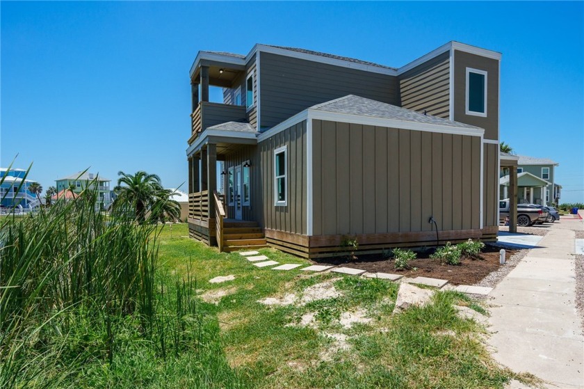 Looking for your tranquil retreat? Here is a home in the serene - Beach Home for sale in Port Aransas, Texas on Beachhouse.com