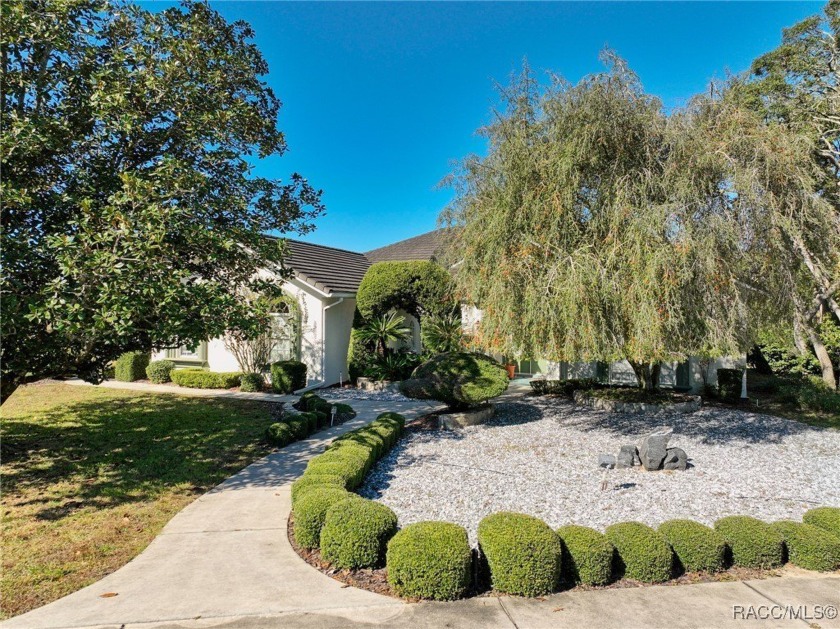 Nicely elevated gorgeous 'custom' 3 bedroom, 3 bath golf course - Beach Home for sale in Homosassa, Florida on Beachhouse.com