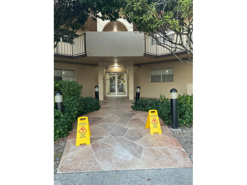 Very spacious unit located in a gated community with 24-hour - Beach Condo for sale in Lauderhill, Florida on Beachhouse.com