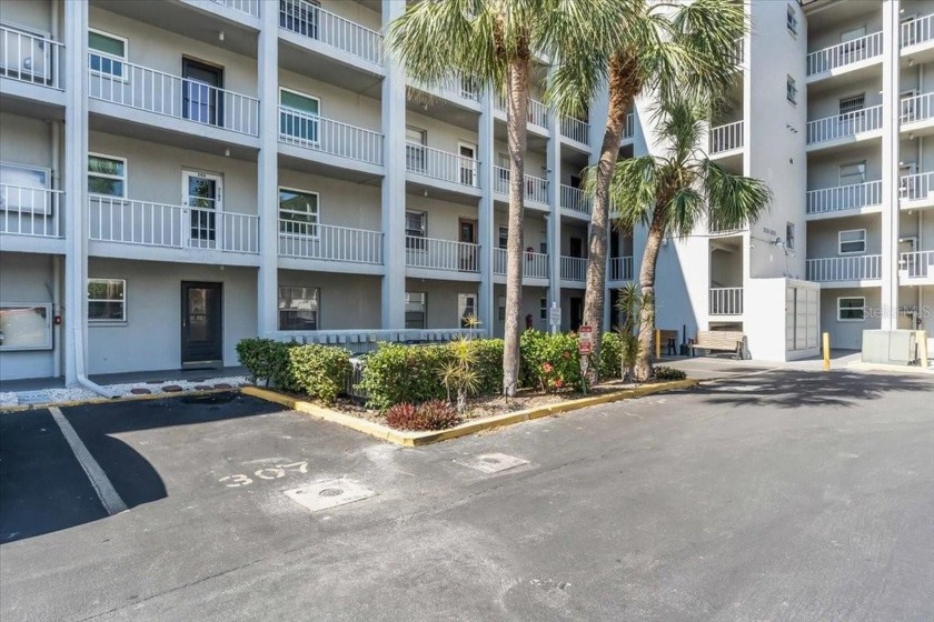 ****MOTIVATED SELLER******
Welcome to this charming lakeside - Beach Condo for sale in Bradenton, Florida on Beachhouse.com