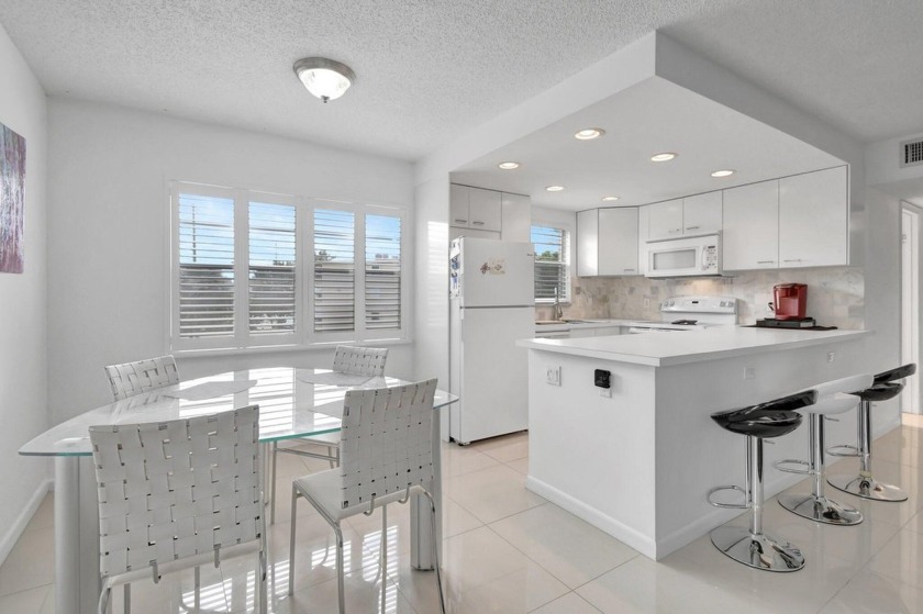 OPEN KITCHEN! Beautiful, Sought after CORNER Unit with the best - Beach Condo for sale in Deerfield Beach, Florida on Beachhouse.com