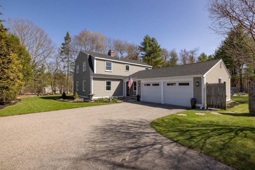 Welcome to this bright, sunny, & meticulously maintained - Beach Home for sale in North Hampton, New Hampshire on Beachhouse.com