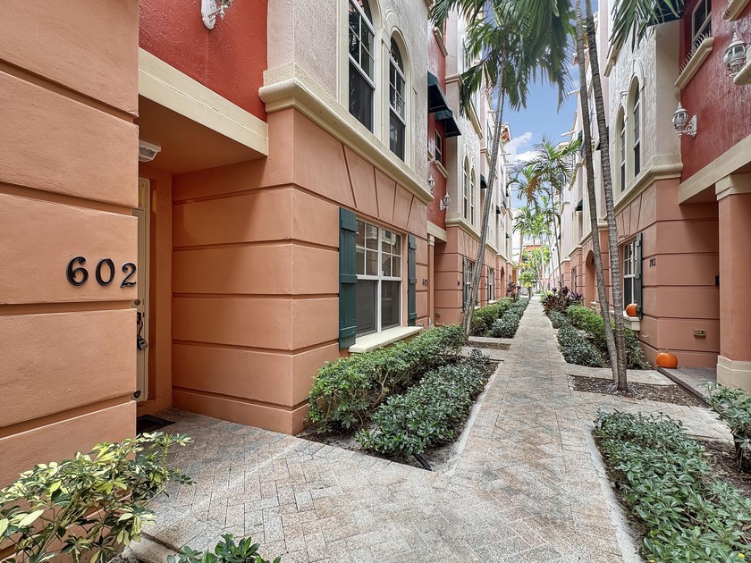 Beautifully appointed 3BR/3.5BA townhouse in Villa Medici, just - Beach Townhome/Townhouse for sale in Fort Lauderdale, Florida on Beachhouse.com