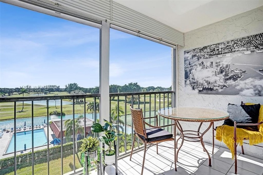 Stunningly remodeled 1 bed, 1.5 bath Penthouse condo in 55+ - Beach Condo for sale in Hollywood, Florida on Beachhouse.com