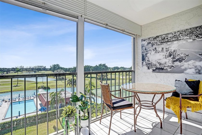 Stunningly remodeled 1 bed, 1.5 bath Penthouse condo in 55+ - Beach Condo for sale in Hollywood, Florida on Beachhouse.com