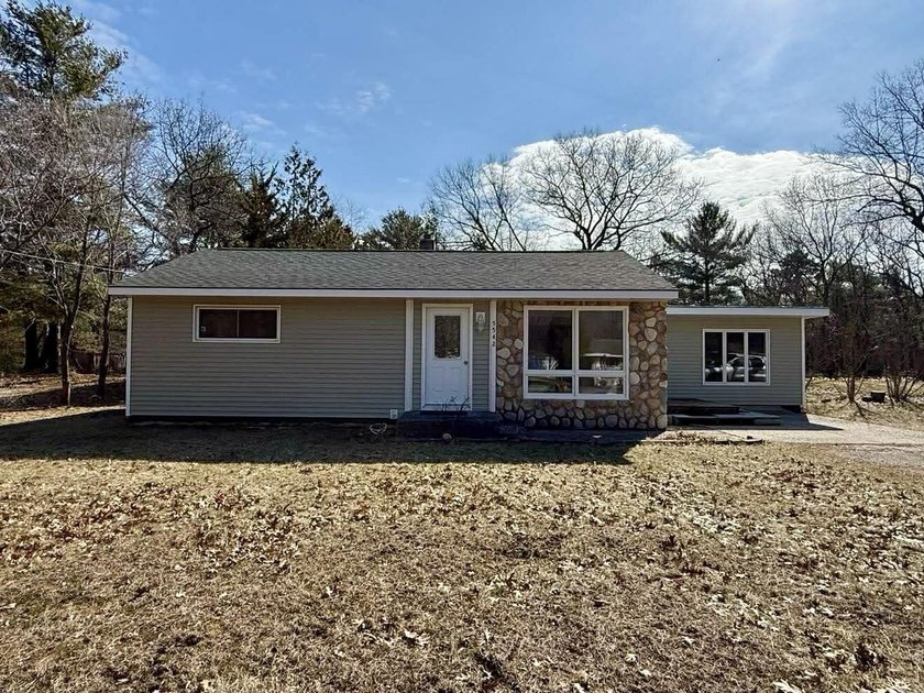 Adorable 2-bedroom home with a bonus room located on a double - Beach Home for sale in Oscoda, Michigan on Beachhouse.com