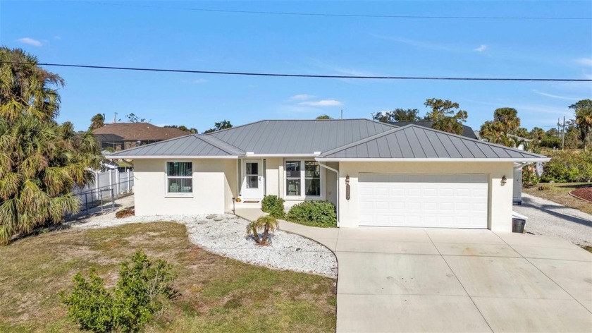 NO DAMAGE OR FLOODING WITH HELENE OR MILTON. This beautifully - Beach Home for sale in Englewood, Florida on Beachhouse.com