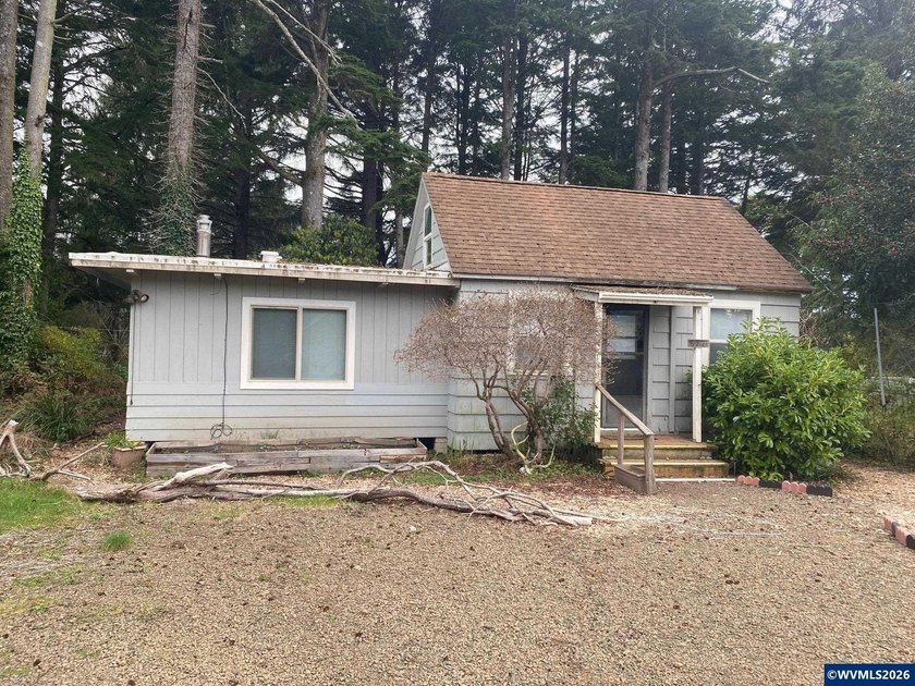 2 bedroom cottage with a bonus room. Newer vinyl flooring and a - Beach Home for sale in Gleneden Beach, Oregon on Beachhouse.com