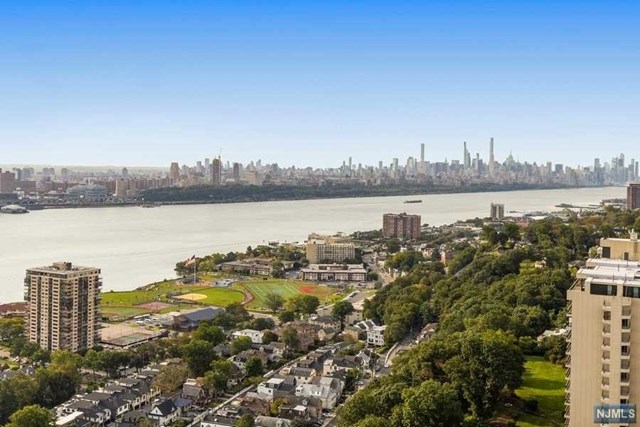 ITS ALL ABOUT THAT VIEW!!!  ALL TAXES, UTILITIES & PARKING - Beach Apartment for sale in Fort Lee, New Jersey on Beachhouse.com