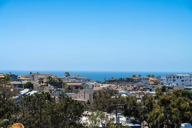 Welcome to this gorgeous 3 bedroom, 2  1/2  bathroom townhome - Beach Townhome/Townhouse for sale in Hermosa Beach, California on Beachhouse.com