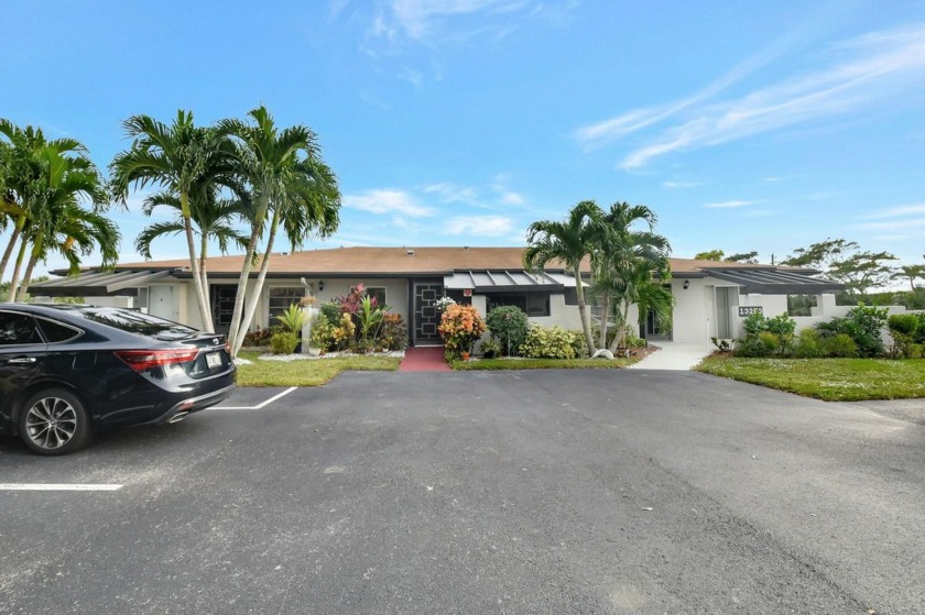 This entry-level villa in Palm Greens offers a screened lanai - Beach Home for sale in Delray Beach, Florida on Beachhouse.com