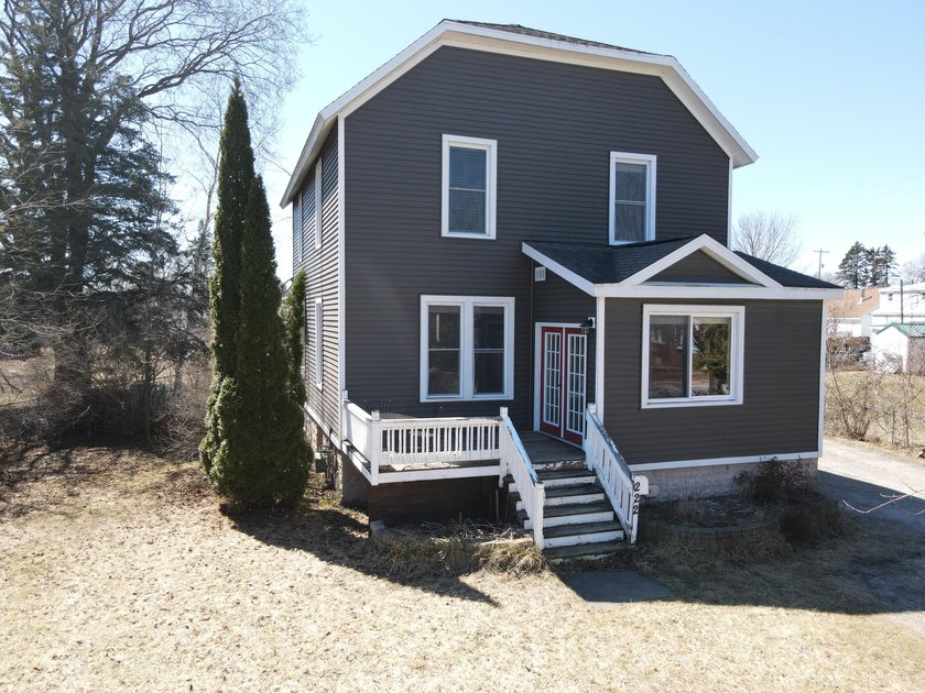 This spacious in-town home offers over 2,000 sq ft plus a - Beach Home for sale in Alpena, Michigan on Beachhouse.com