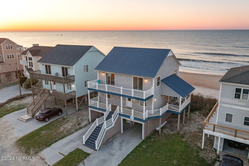 Welcome to your coastal paradise! Nestled along the serene - Beach Home for sale in North Topsail Beach, North Carolina on Beachhouse.com