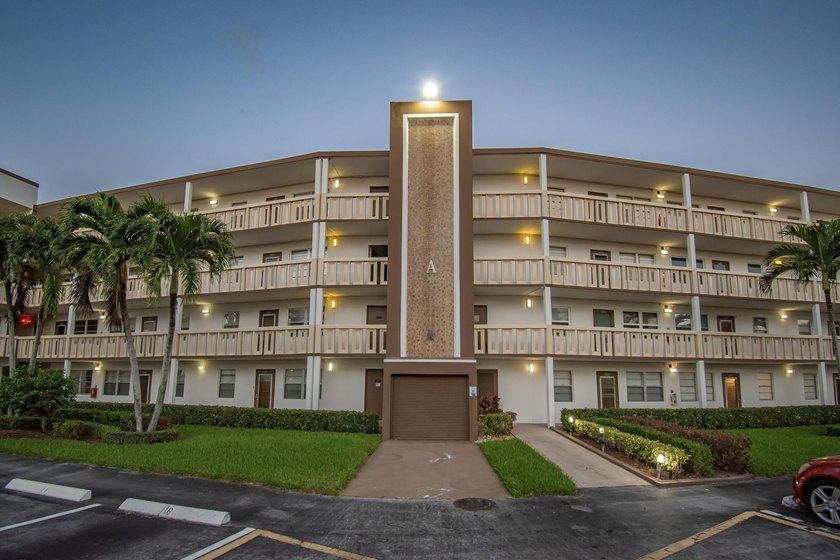 Best priced 2 Bedroom in luxury building with WATER VIEW in - Beach Condo for sale in Boca Raton, Florida on Beachhouse.com