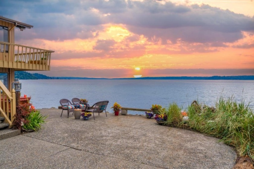 Experience the natural rhythm of the tides, fresh saltwater air - Beach Home for sale in Burien, Washington on Beachhouse.com