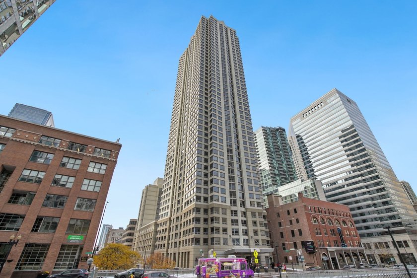 Bright and sunny 2-bedroom, 2-bath corner unit with desirable - Beach Condo for sale in Chicago, Illinois on Beachhouse.com