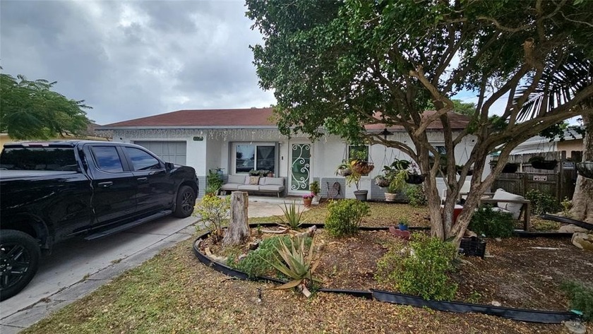 Short sale opportunity! Beautiful home with tons of potential - Beach Home for sale in North Lauderdale, Florida on Beachhouse.com