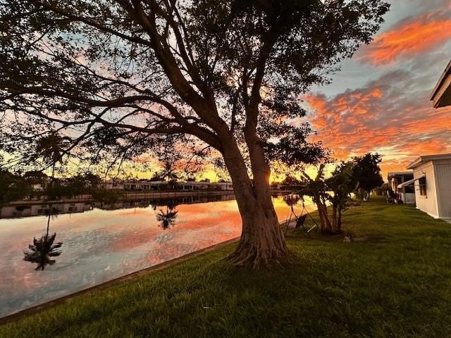 **WHAT A VIEW! BEST VIEW IN ALL OF THE MAINLANDS! This very - Beach Home for sale in Tamarac, Florida on Beachhouse.com