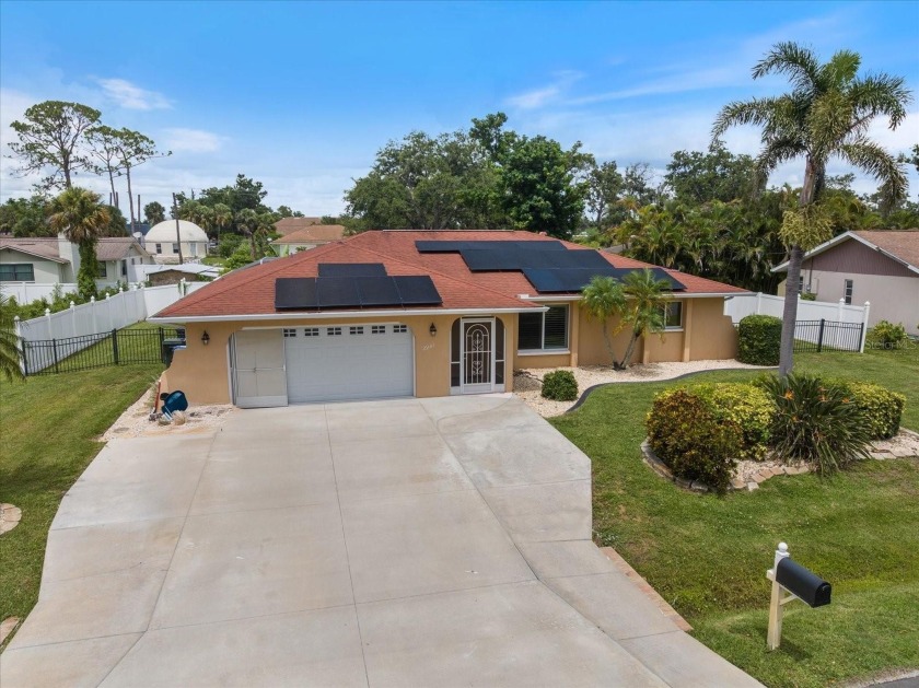 POOL HOME BACK ON MARKET WITH A NEW ROOF & PRICE REDUCTION!!! - Beach Home for sale in Venice, Florida on Beachhouse.com