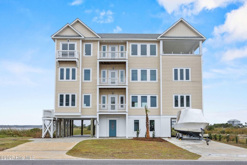 Don't miss out on this coastal gem! Welcome to your dream beach - Beach Home for sale in North Topsail Beach, North Carolina on Beachhouse.com